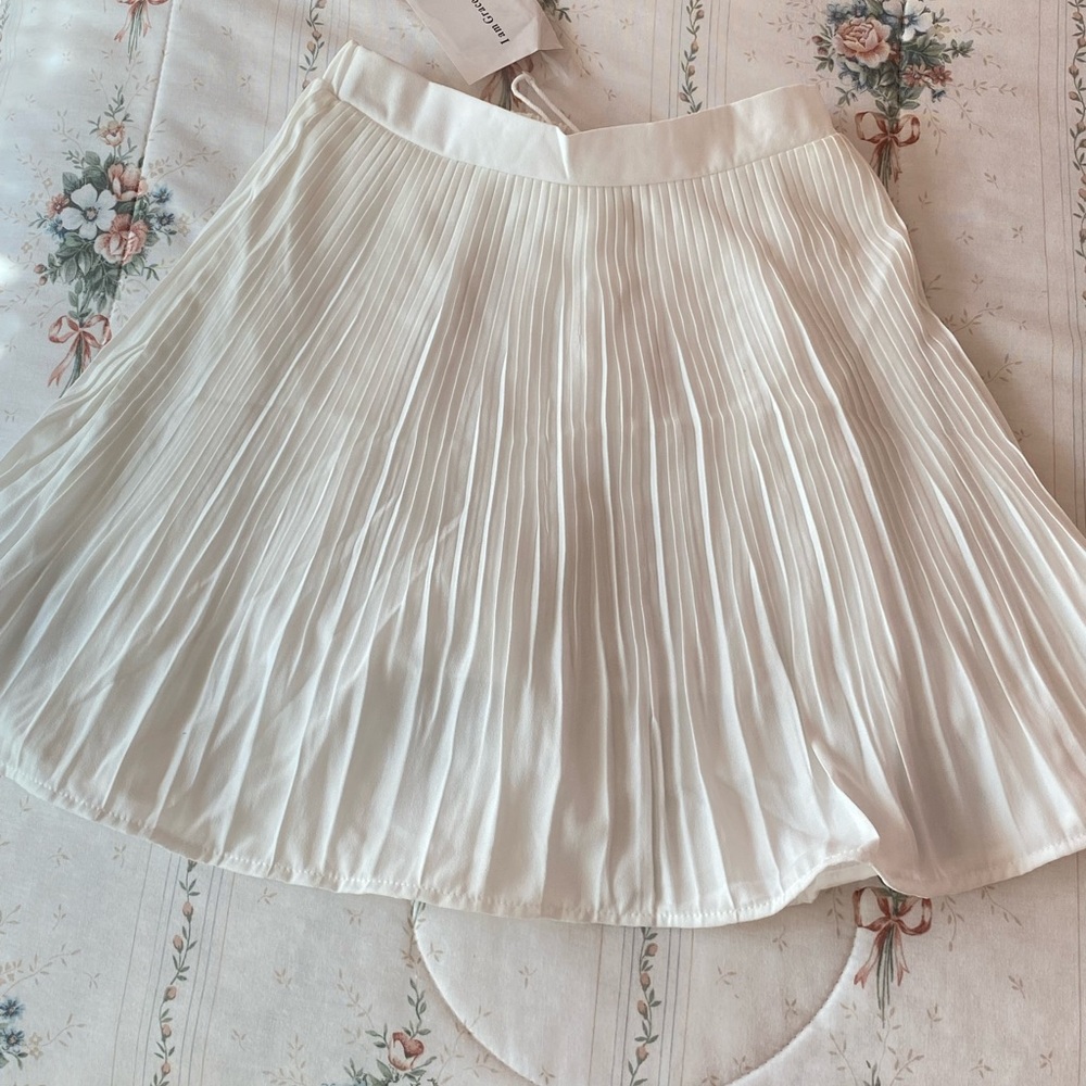 Pleated A-line skirt